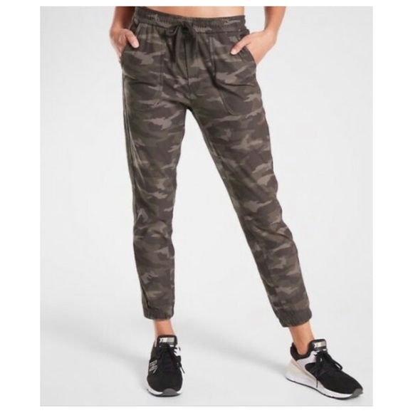 Athleta Pants - Athleta Farallon Camo Jogger Pants 10 T